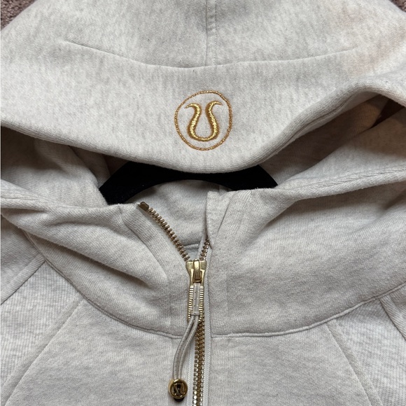 Lululemon Scuba Oversized Cropped Hoodie Heathered Bone/Gold Zipper sz XS/S EUC - Picture 3 of 6
